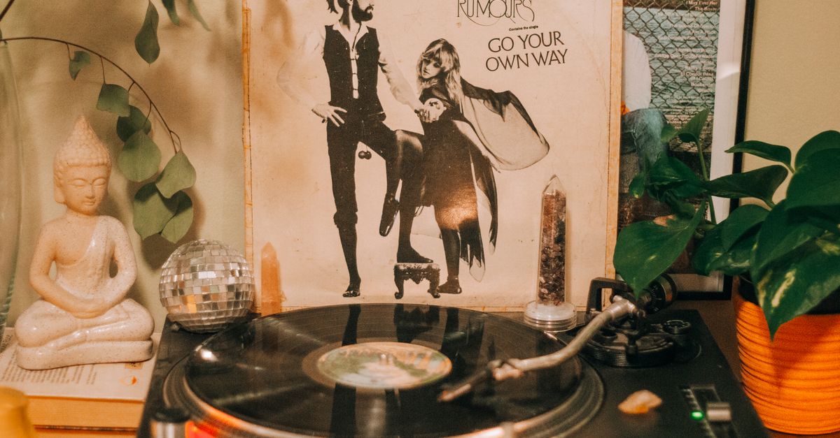 Cozy indoor scene featuring a vintage turntable and Fleetwood Mac Rumours album with decorative elements.